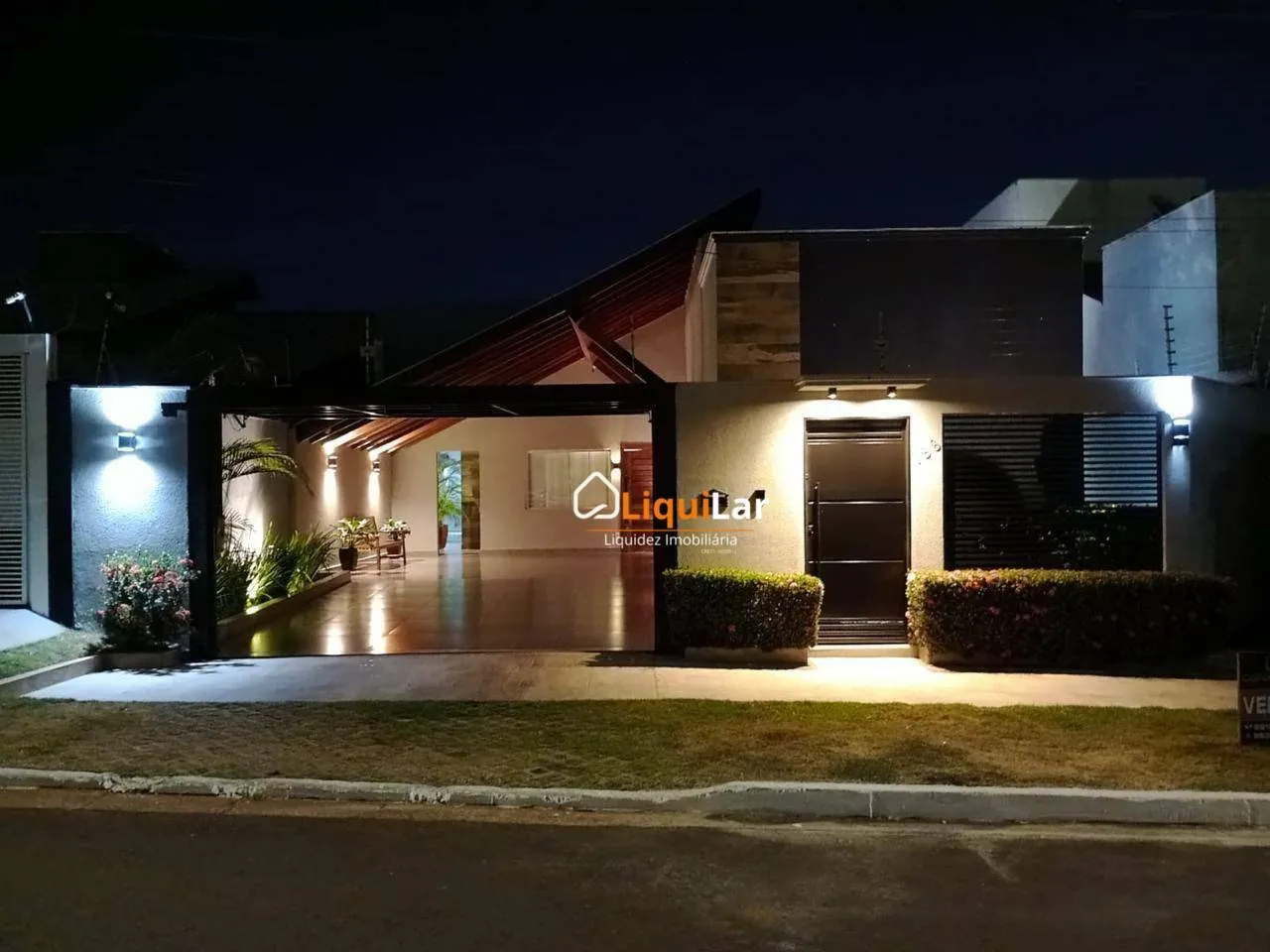 Imagem Lindíssima Casa com 3 suítes completa com armários
