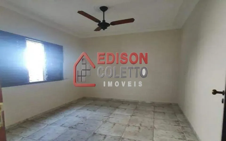 Imagem Casa à venda, 4 quartos, 3 vagas, no bairro Santa Terezinha em Piracicaba - SP!!