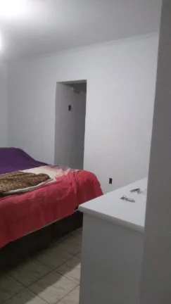 Imagem Casa Terrea com quintal 99 metros 2 Dormitorios e 2 Vagas de Garagens