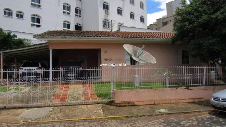 Imagem Casa para Venda em Concórdia, Centro, 4 dormitórios, 2 banheiros