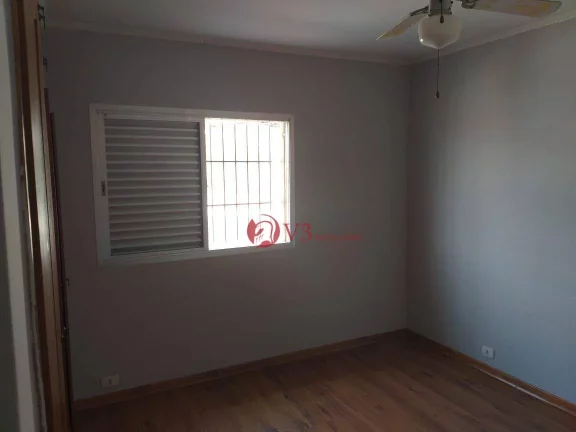 Imagem Sobrado com 130 metros quadrados com Sala, cozinha, 3 dormitórios, 2 banheiros e uma vaga de garagem