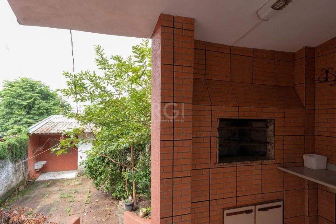 Imagem Casa para Venda - 220m², 3 dormitórios, sendo 2 suites, 2 vagas - Coronel Aparício Borges