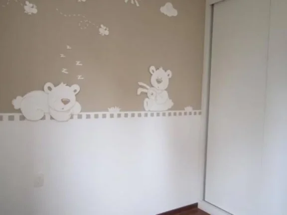 Imagem O  apartamento  encontra-se  em  muito  bom  estado,  com  boa iluminação  e ventilação; tendo  vista  definitiva  e  privilegiada.