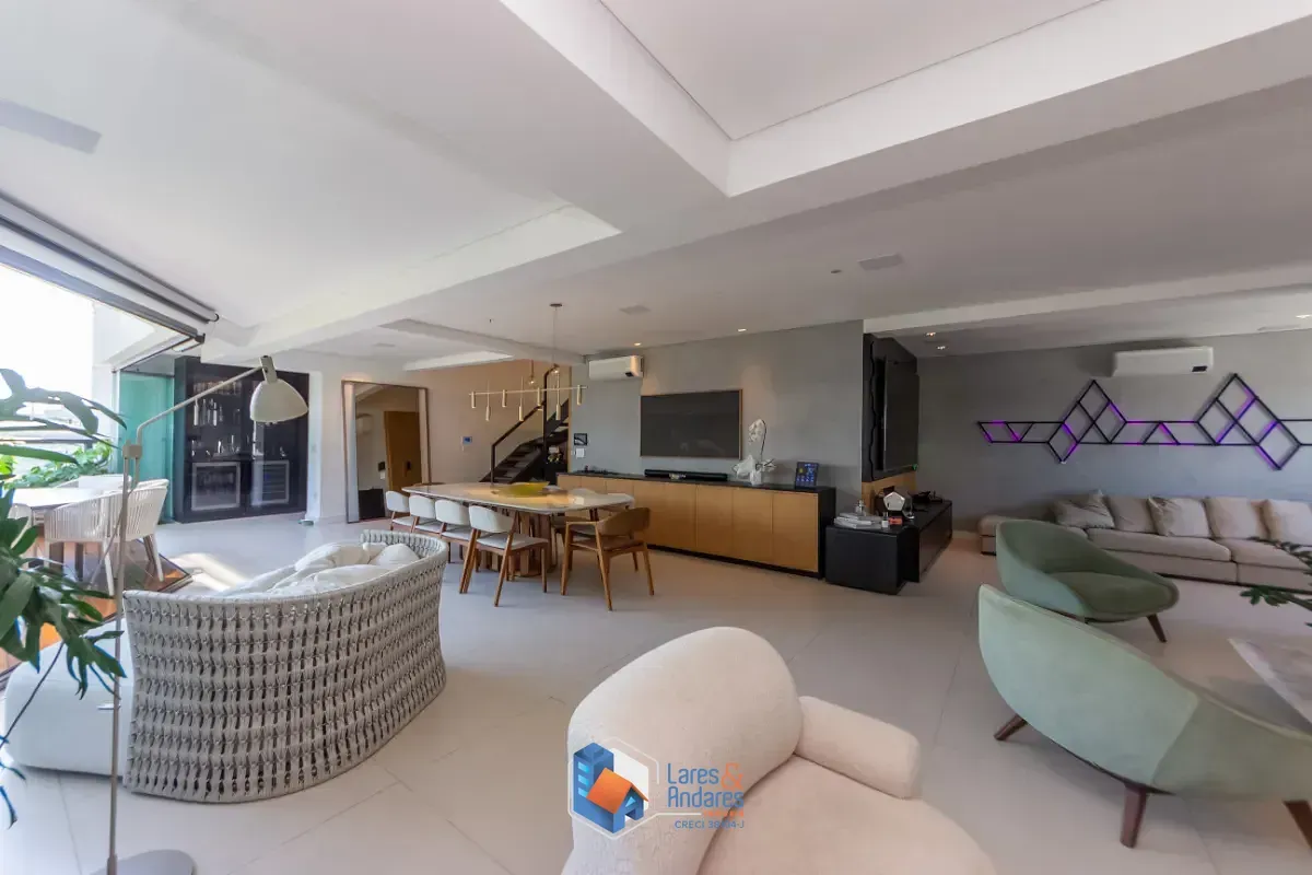 Imagem Duplex para venda em Chácara Santo Antônio com 4 quartos, sendo 4 suítes, 270m²