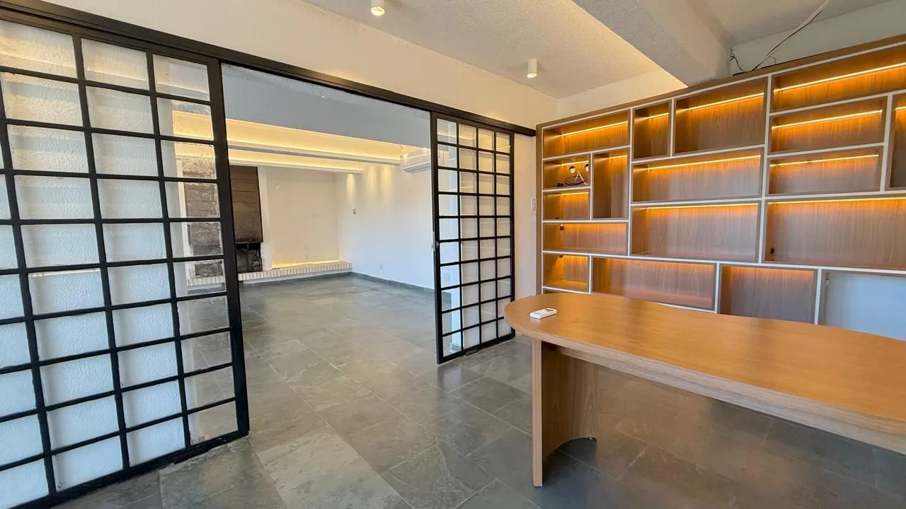 Imagem Casa semi reformada com 4 dormitórios e 4 vagas no Chácara das Pedras próx. Joao Wallig.