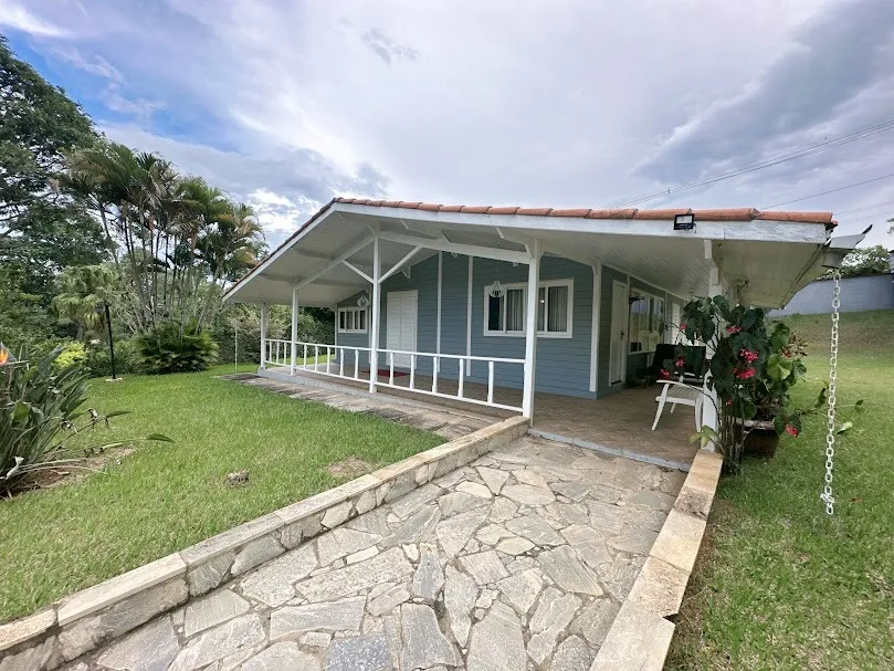Imagem Belíssima Casa no Condomínio Porta do Sol com piscina e casa de hóspedes