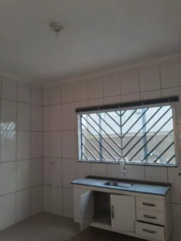 Imagem VENDA DE CASA NO JORDANÓPOLIS, EM ARUJÁ/ SP, 150M², c/ 3 dorm, sendo 2 suítes, 3 salas, cozinha, escritório, lavanderia e 4 vagas p/ auto. CONSULTE-
