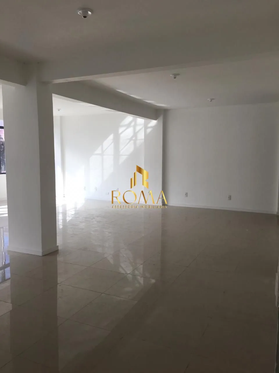 Imagem Se você procura uma sala comercial, ampla, para o seu negócio, temos uma ótima o