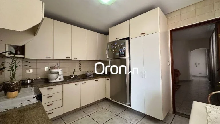 Imagem Sobrado à venda, 414 m² por R$ 1.350.000,00 - Setor Leste Vila Nova - Goiânia/GO