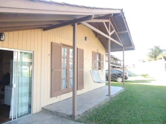 Imagem Linda Casa de 2 Quartos na Praia do Rosa, Imbituba-SC - Excelente Oportunidade!