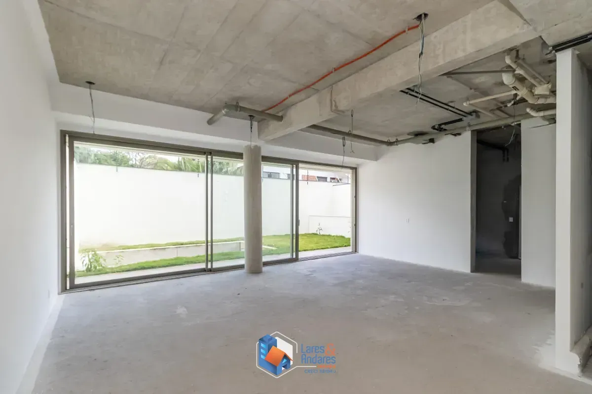 Imagem Casa no condomínio CONDOMÍNIO KINÁ ALTO DE PINHEIROS para venda com 4 quartos, sendo 4 suítes, 584m²