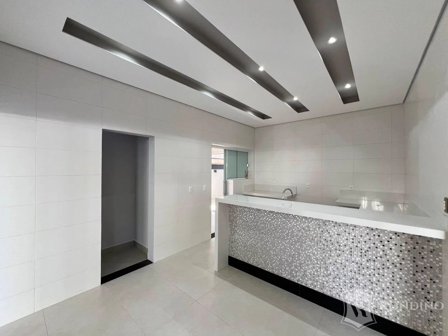 Imagem Casa no Alphaville Nova Esplanada com 4 Suítes e Piscina