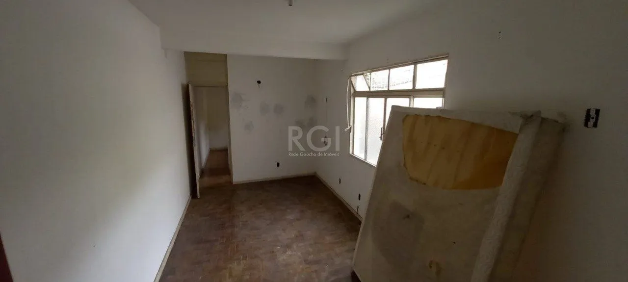 Imagem Sobrado para Venda - 110m², 4 dormitórios, sendo 1 suites, 2 vagas - Floresta