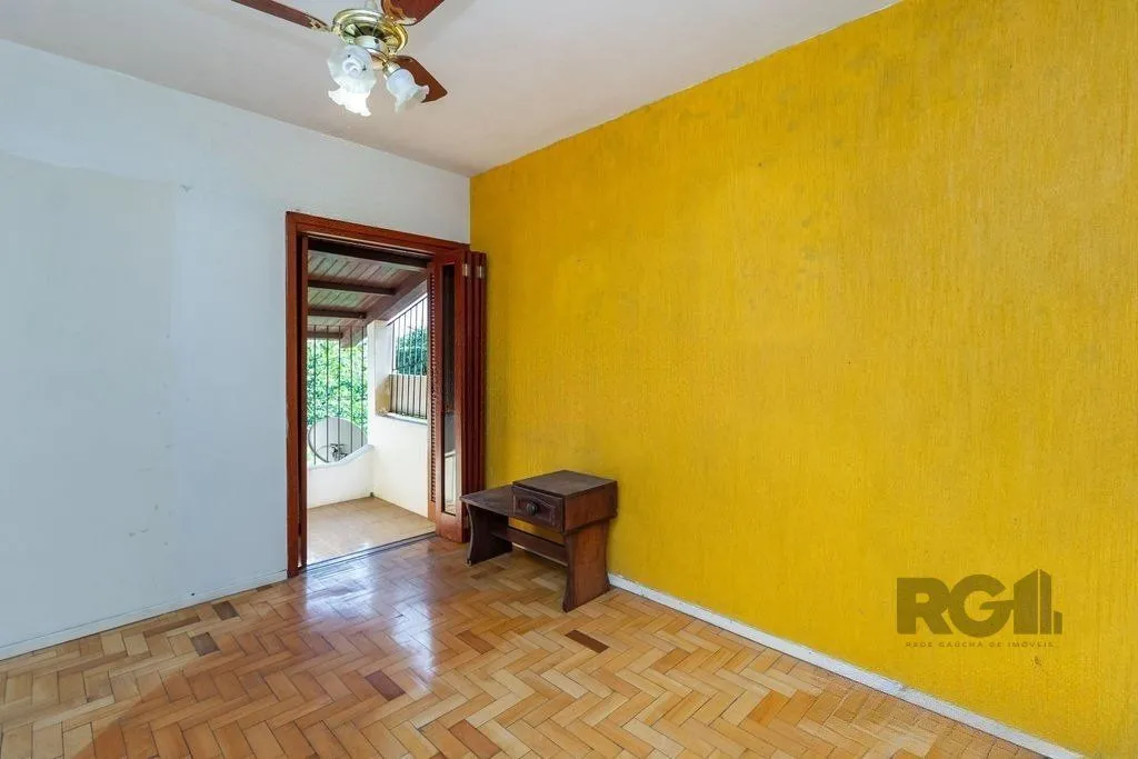 Imagem Casa de 4 dormitórios no bairro Camaquã