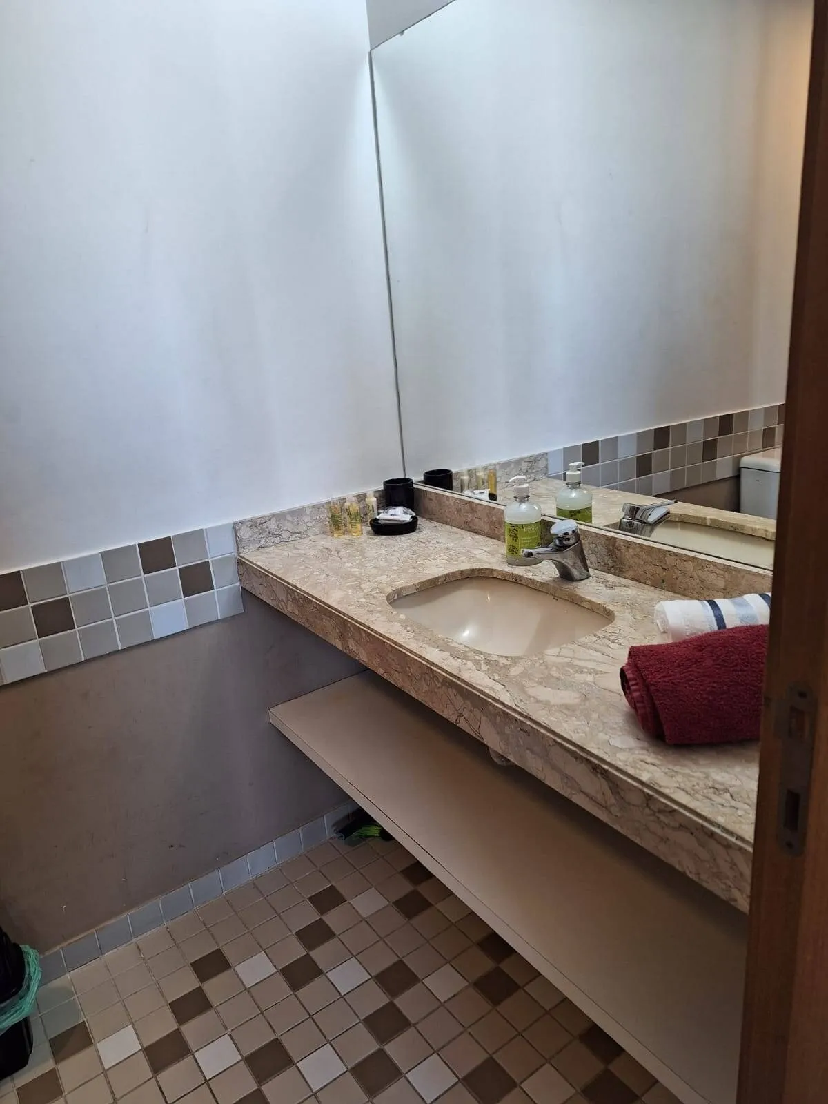 Imagem Apartamento Decorado e Mobiliado para Locação no Centro de Alphaville ? 1 Suíte