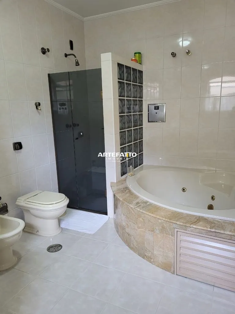 Imagem Casa com piscina bem localizada