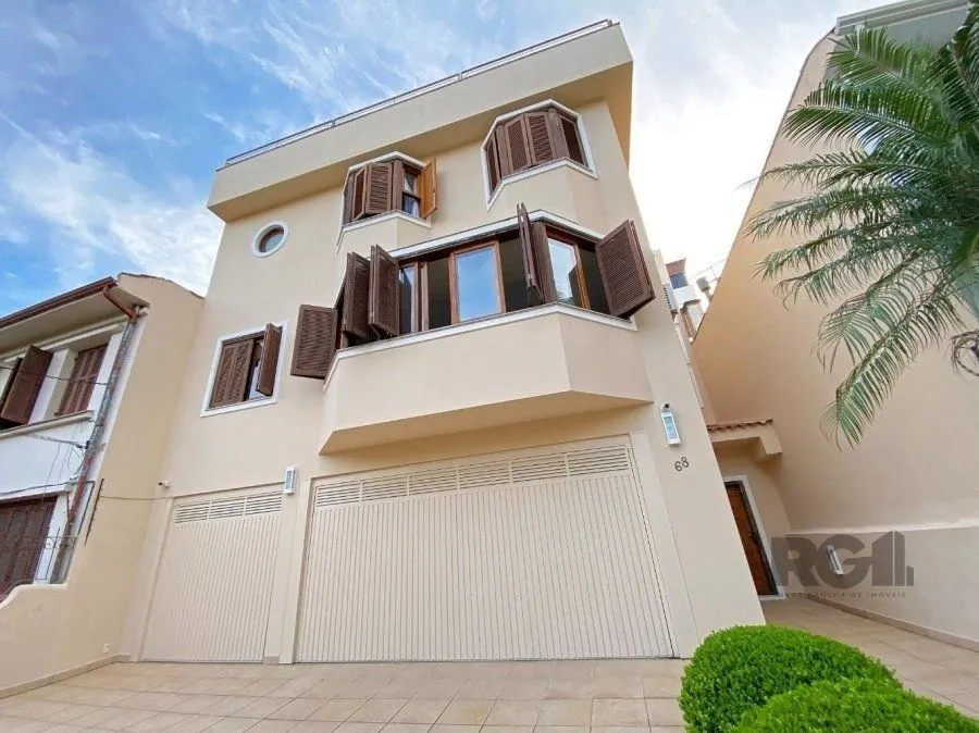 Imagem Excelente casa de 465m² com 3 dormitórios e 5 vagas de garagem.