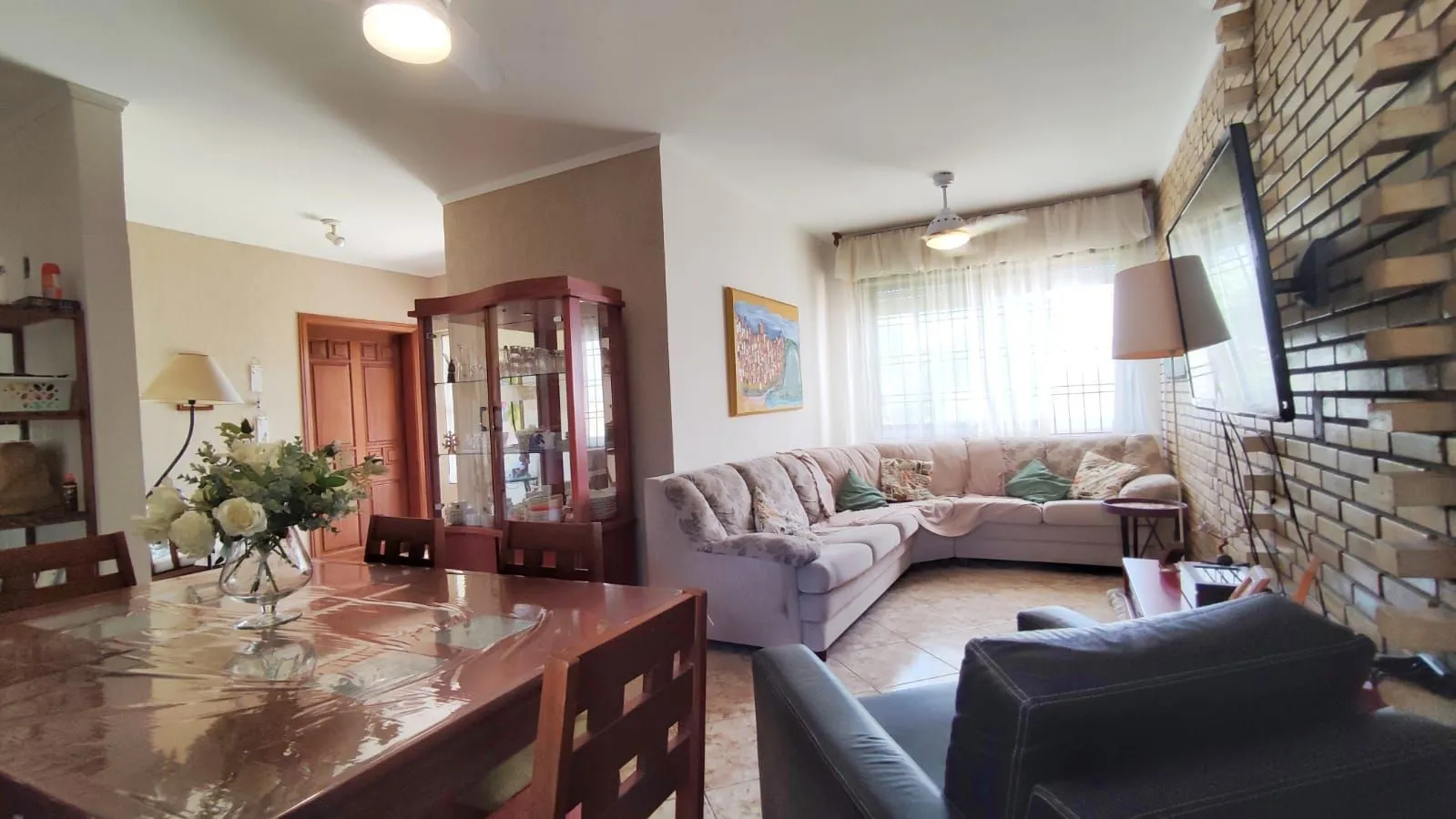 Imagem Casa com 4 Quartos e 2 banheiros e 2 Suites à Venda, 153 m² por R$ 990.000