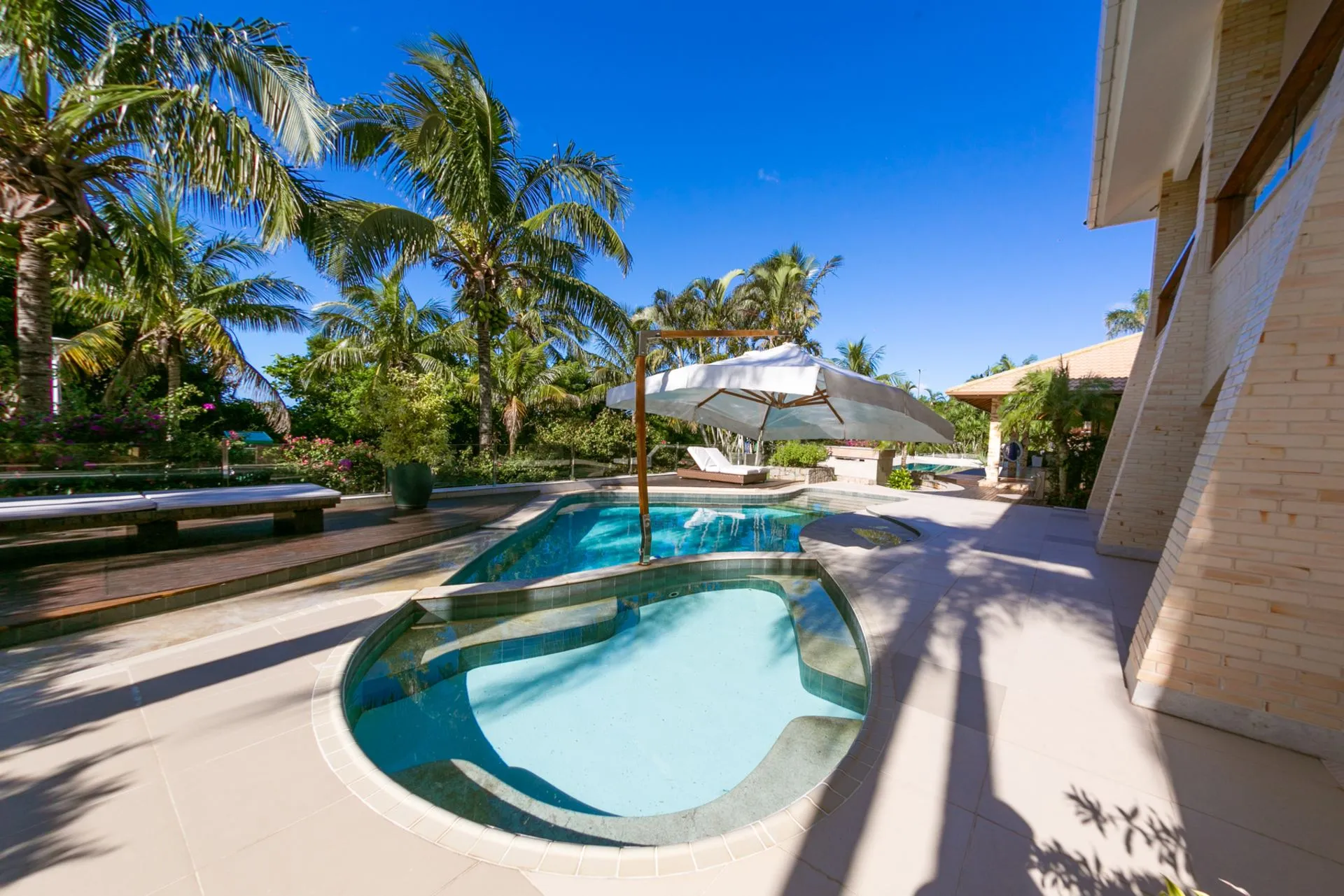 Imagem Casa para Locação Anual em Jurerê Internacional com vista para Praia