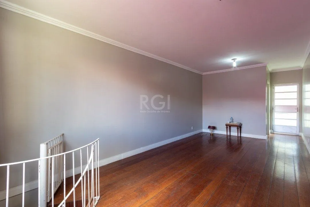 Imagem Casa para Venda - 202m², 3 dormitórios, sendo 1 suites, 2 vagas - Cristal