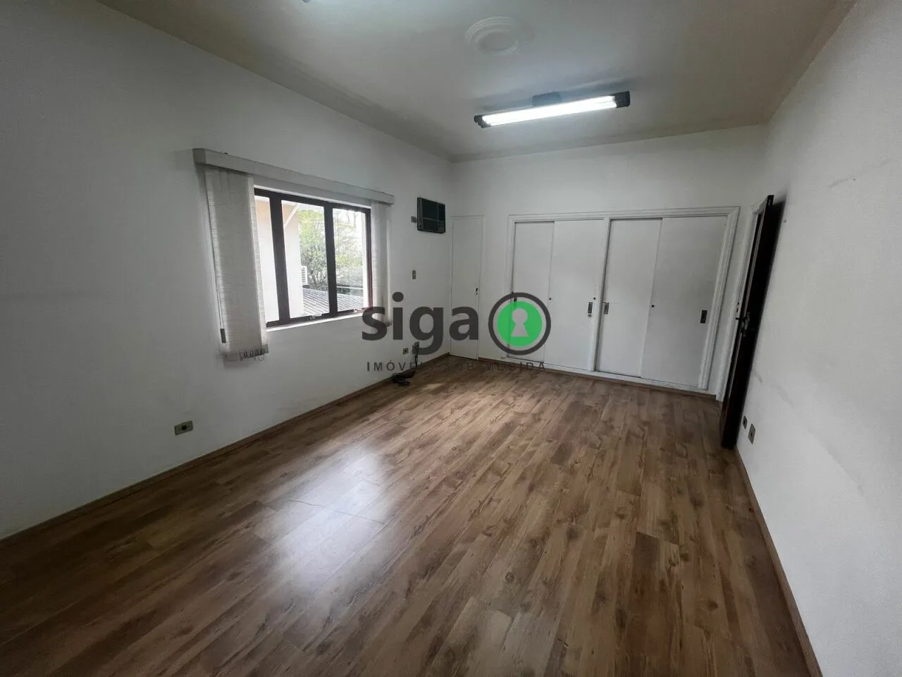 Imagem Casa Comercial para Venda ou Locação com 13 salas, 10 vagas, 9 banheiros no Jardim Paulista.