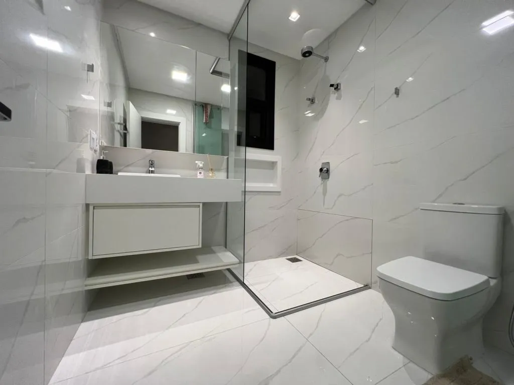 Imagem Casa em Condominio 5 Dormitórios - Bairro --