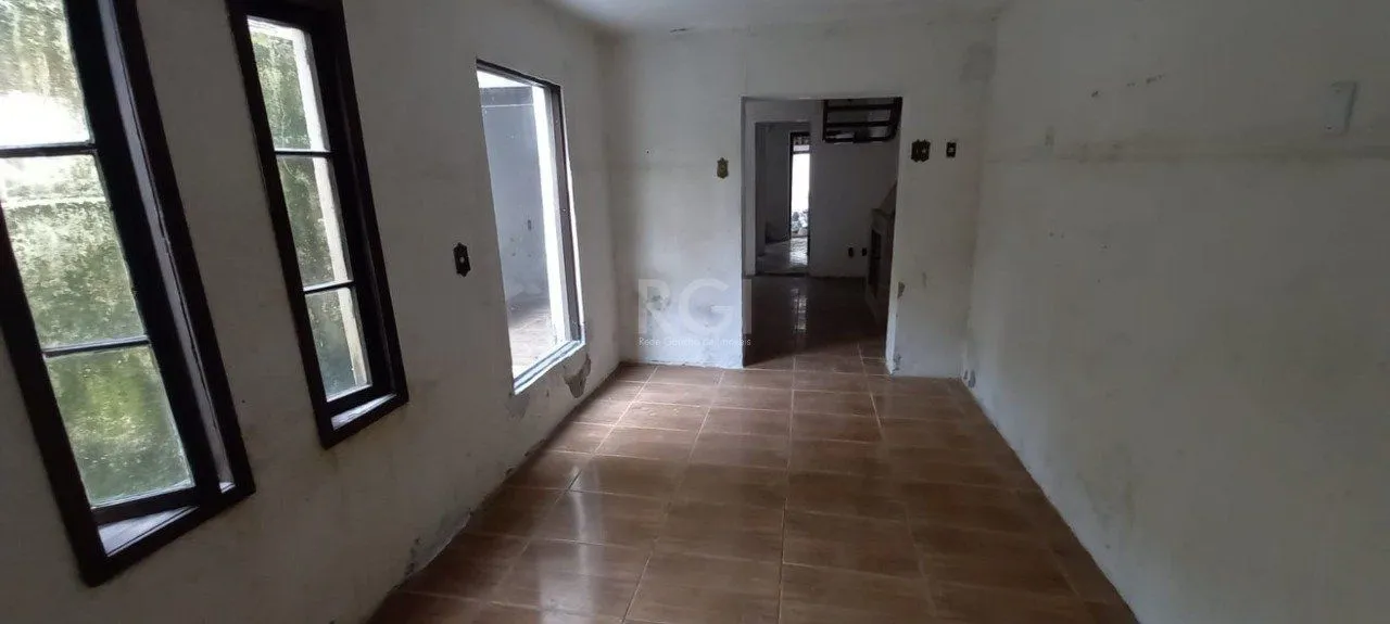 Imagem Sobrado para Venda - 110m², 4 dormitórios, sendo 1 suites, 2 vagas - Floresta