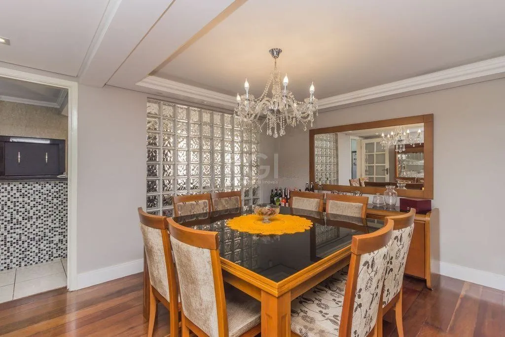 Imagem Casa à venda - 230m², 4 quartos, sendo 2 suítes, churrasqueira, piscina e 03 vagas de garagem