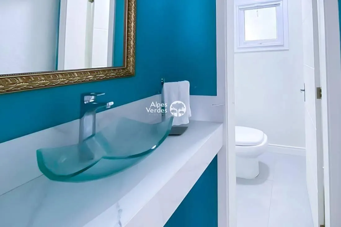 Imagem Vende-se Casa em Condominio com 3 suites a 5 minutos da Rua Coberta