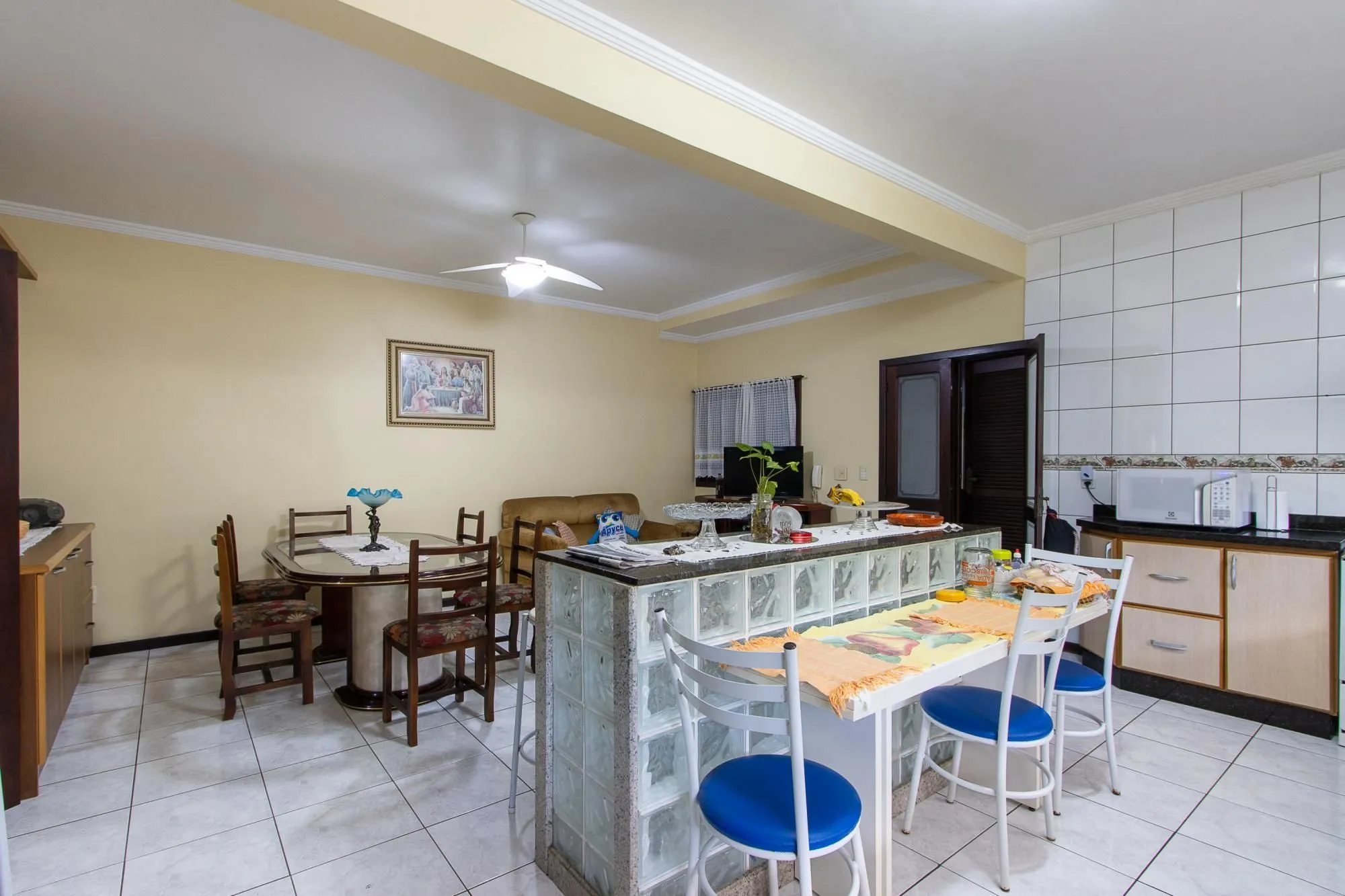Imagem Casa Residencial ou Comercial, com 3 quartos (1 suite), 229m² privativos - Bairro Tristeza
