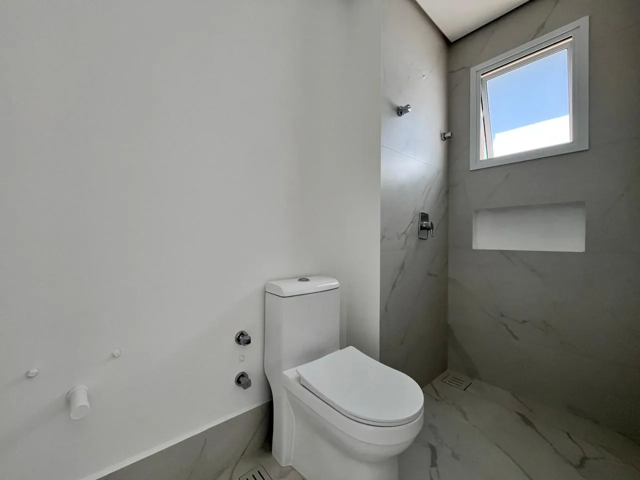 Imagem Apartamento com vista para o mar à venda com 190m2 por R$ 4.048.000,00