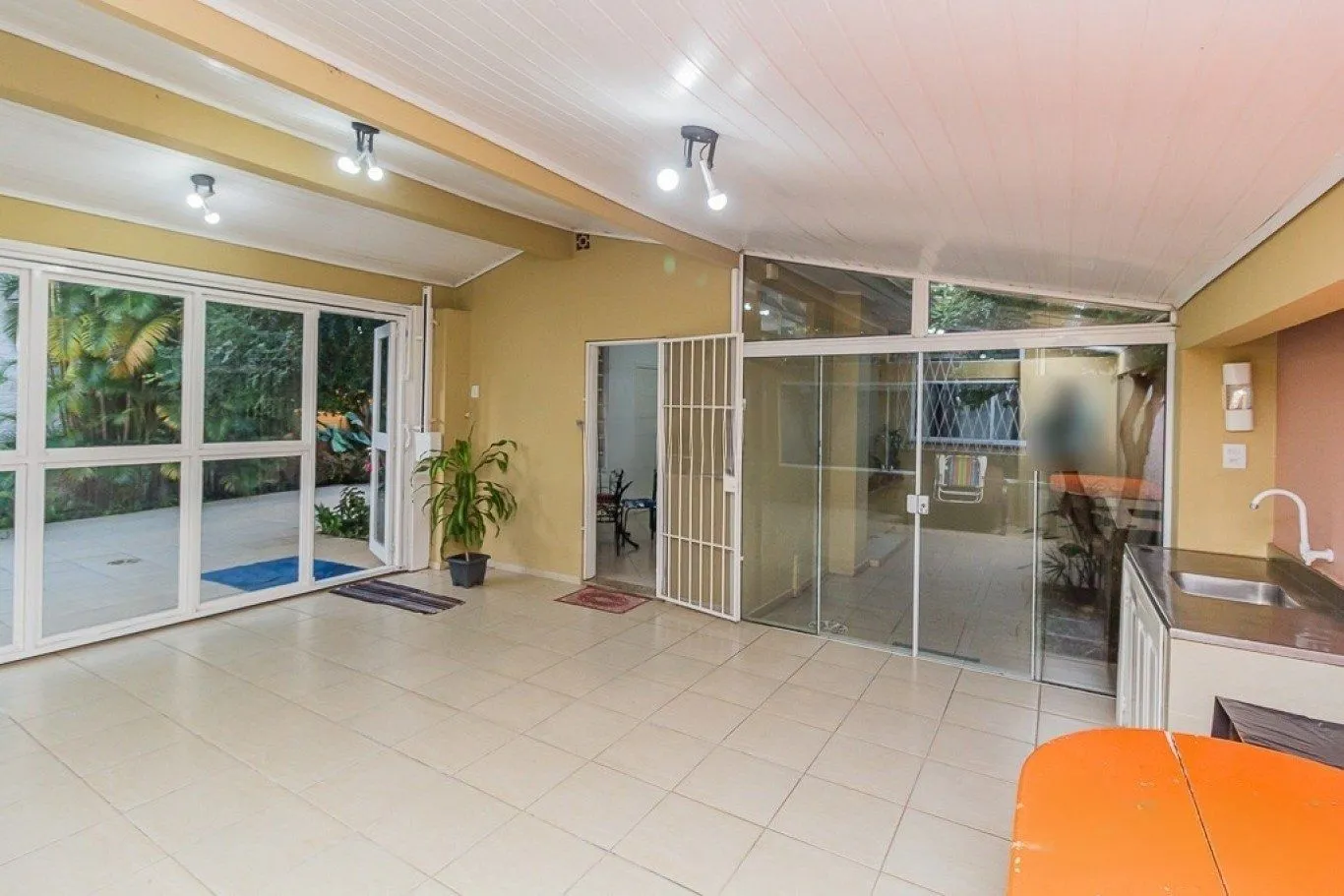 Imagem Casa térrea com 3 dormitórios, suíte e 2 vagas,