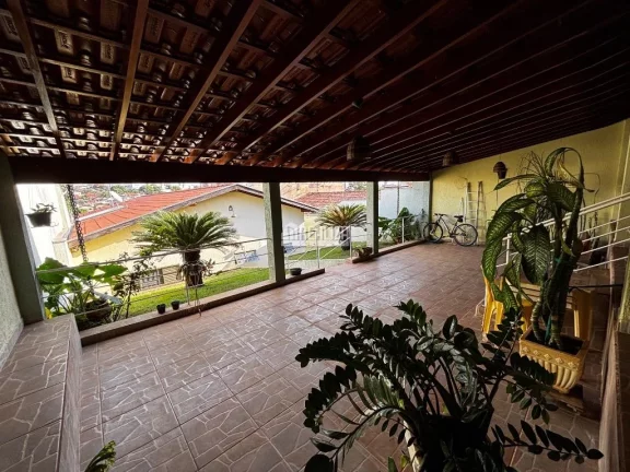 Imagem Casa à venda no bairro Estados Unidos em Uberaba - 3 dormitórios, 2 suítes, 3 garagens
