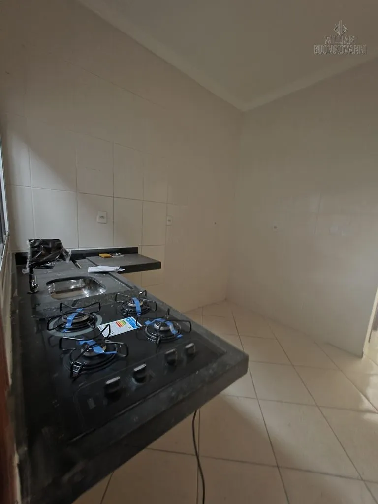 Imagem Casa Reformada em Condomínio - 1 Dorm, 1 Vaga, 1,4 km da Praia