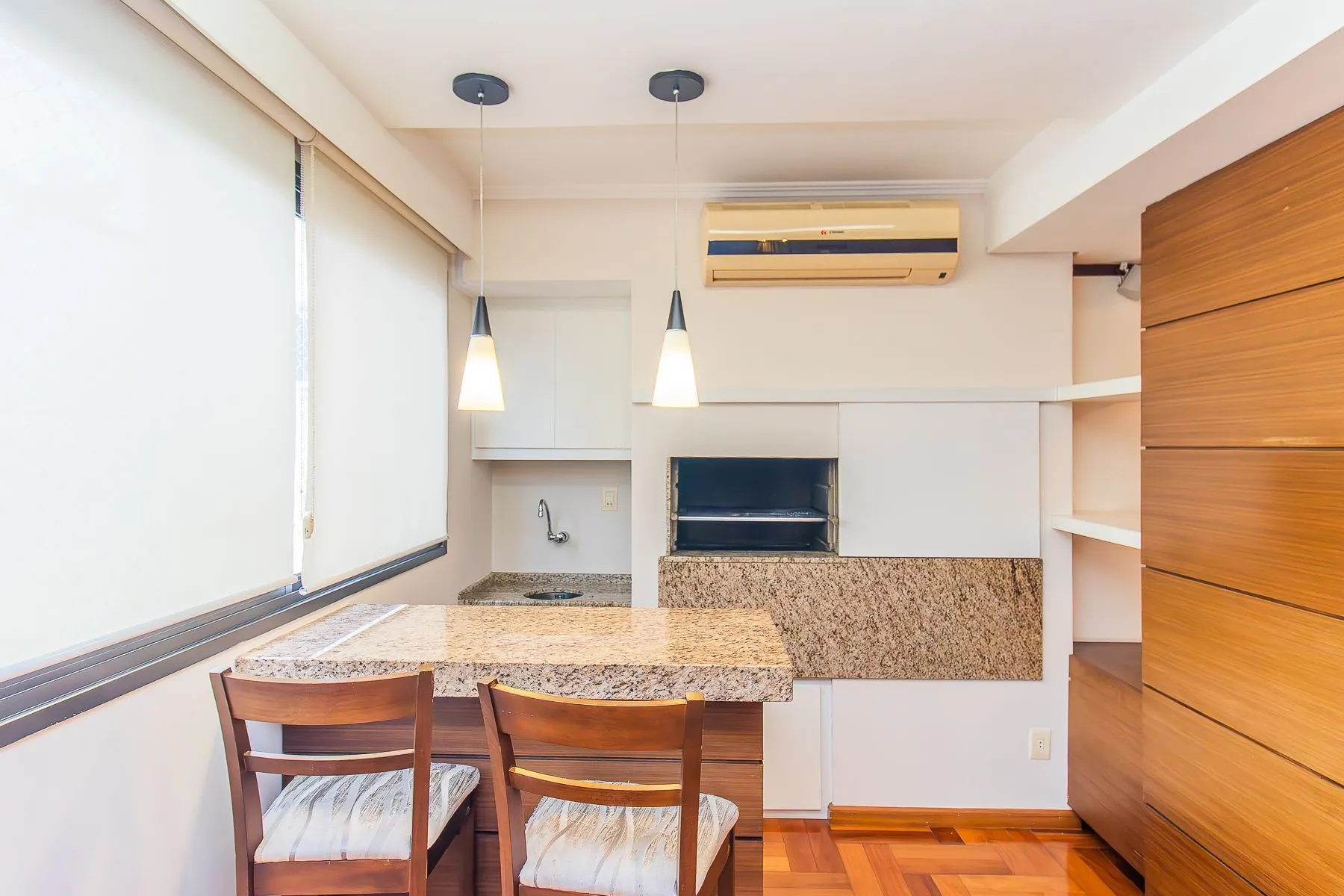 Imagem Apartamento semi mobiliado, impecável, com 126m² privativo.