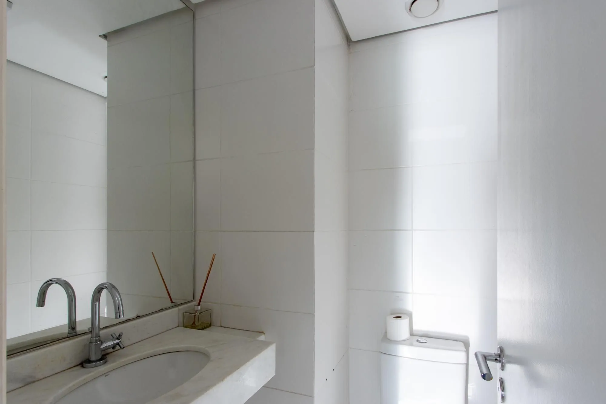 Imagem Sala Comercial no Ed. Cristal Tower junto ao Barra Shopping no Bairro Cristal
