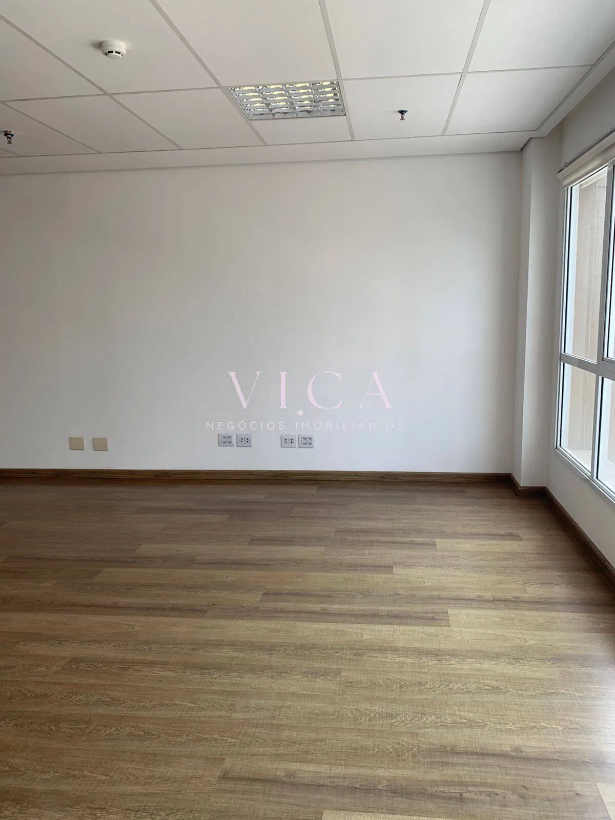 Imagem Sala Com 56m² para aluguel por R$ 3.500,01 - Alphaville/SP
