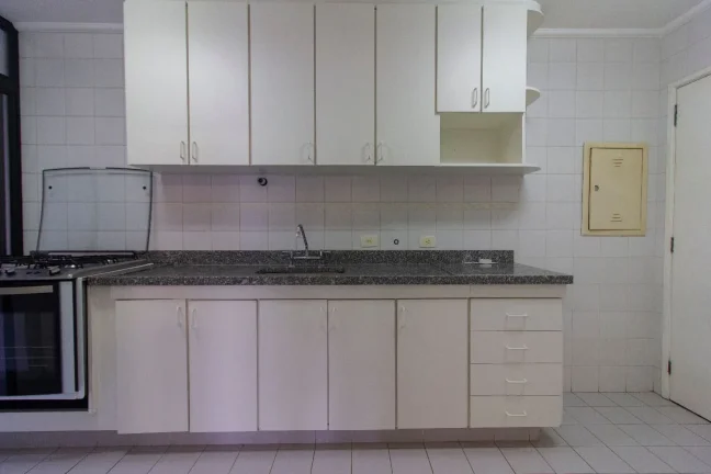 Imagem Venda de Apartamento de Alto Padrão na Vila Andrade, São Paulo-SP: 3 Quartos, 2 Suítes, 4 Banheiros, 2 Vagas, 121m².