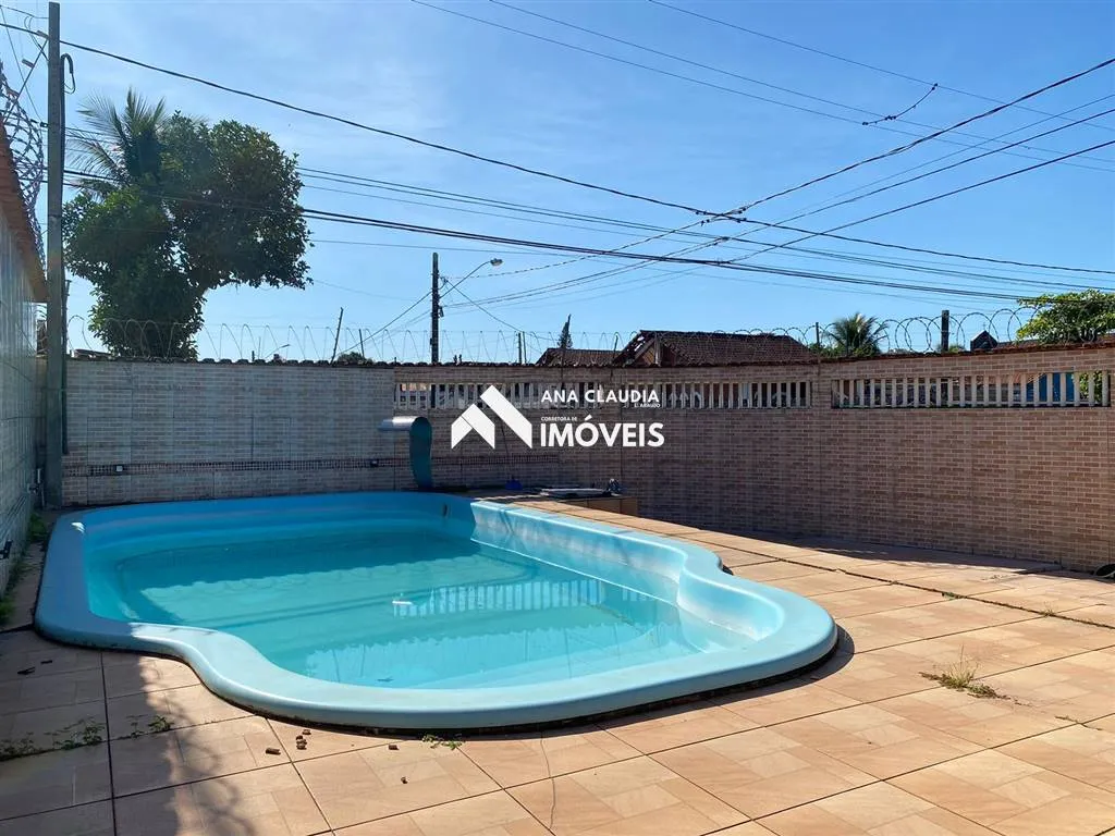 Imagem Casa a Venda Lote inteiro com picina.