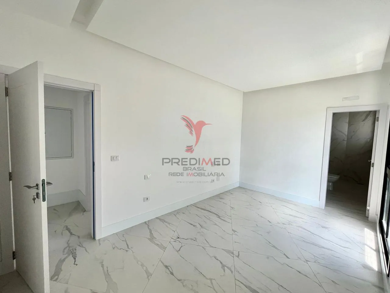 Imagem Pé na areia em Itapema com 4 Suites, living integrado, churrasqueira, 3 vagas ,vista mar
