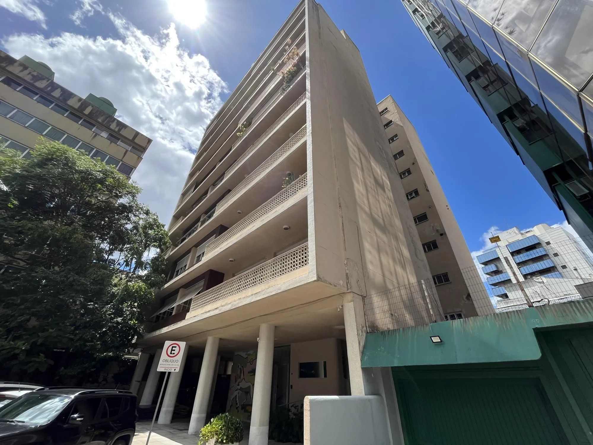 Imagem 3 quartos, gabinete ou 4º quartos e 1 vaga de garagem junto ao Moinhos de Vento