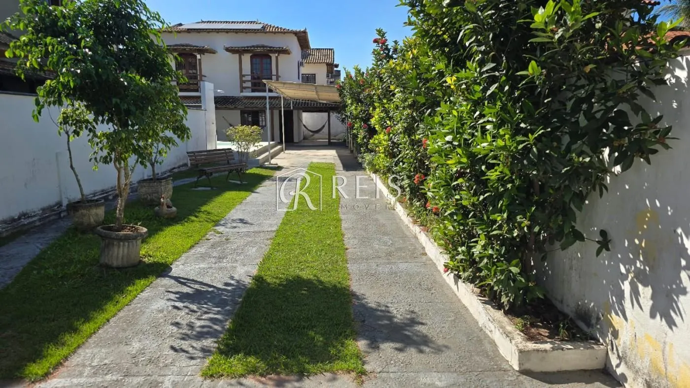 Imagem Casa para Venda em Rio das Ostras, Jardim Mariléa, 2 dormitórios, 2 banheiros, 10 vagas