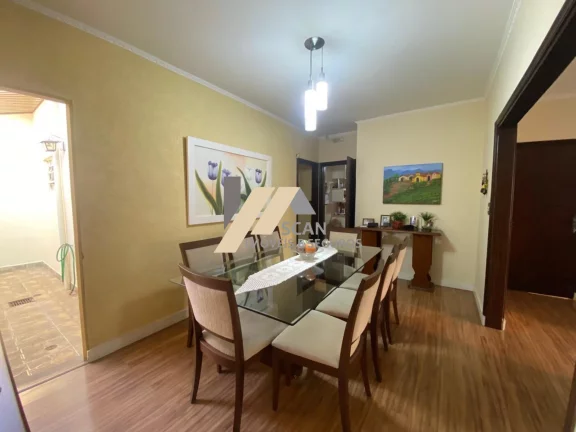Imagem Casa à venda em Campinas-SP, no bairro Parque São Quirino: 3 quartos, 1 suíte, 3 banheiros, 4 vagas e 179,50 m²!