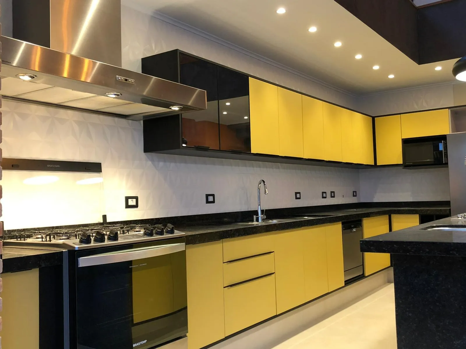 Imagem LINDA CASA CONDOMÍNIO CASTANHEIRA!! 370M²