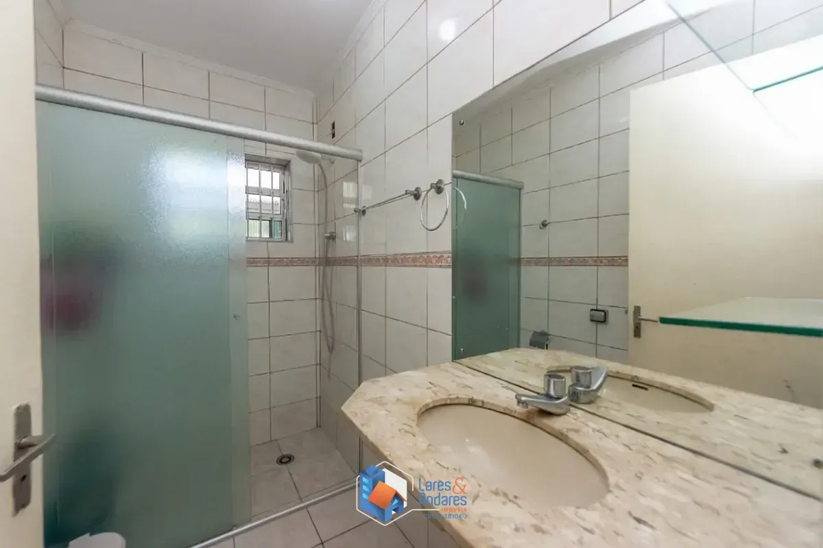 Imagem Sobrado para venda em São Judas com 4 quartos, sendo 1 suíte, 202m²