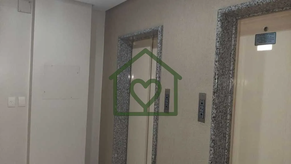 Imagem Sala comercial frente norte com 1 vaga de garagem (box 39), localizado ao lado do Institito do CoraÃ...