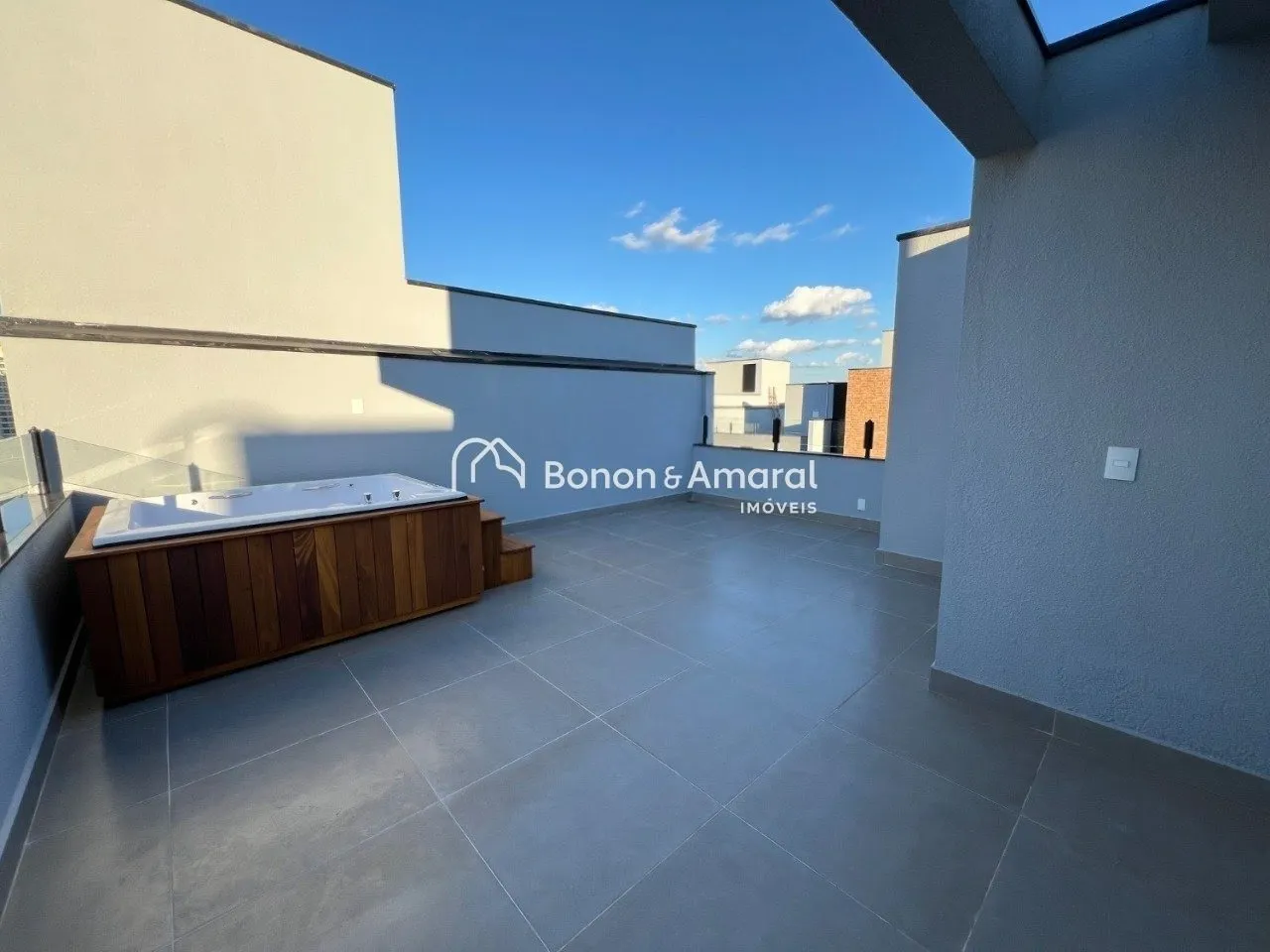 Imagem Casa triplex em condomínio com 3 suítes, automação, aquecimento solar, 168 m² no Chácaras Primavera