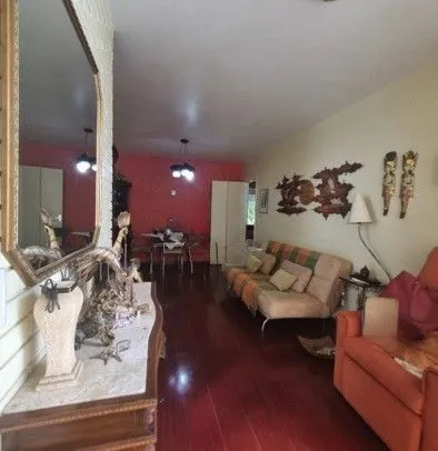 Imagem Apartamento de 2 dormitórios, semi mobiliado, ensolarado para venda no bairro Cidade Baixa em Porto Alegre/RS.