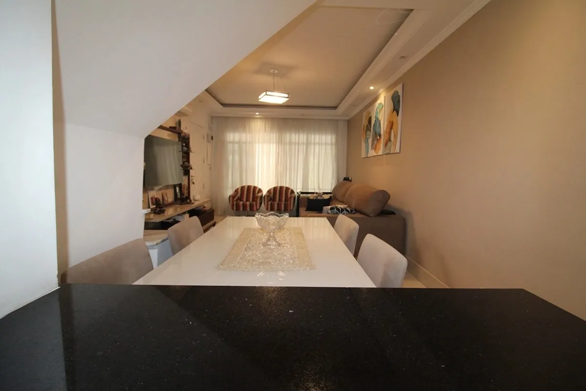 Imagem Casa à Venda - Recém-Reformada e Completa