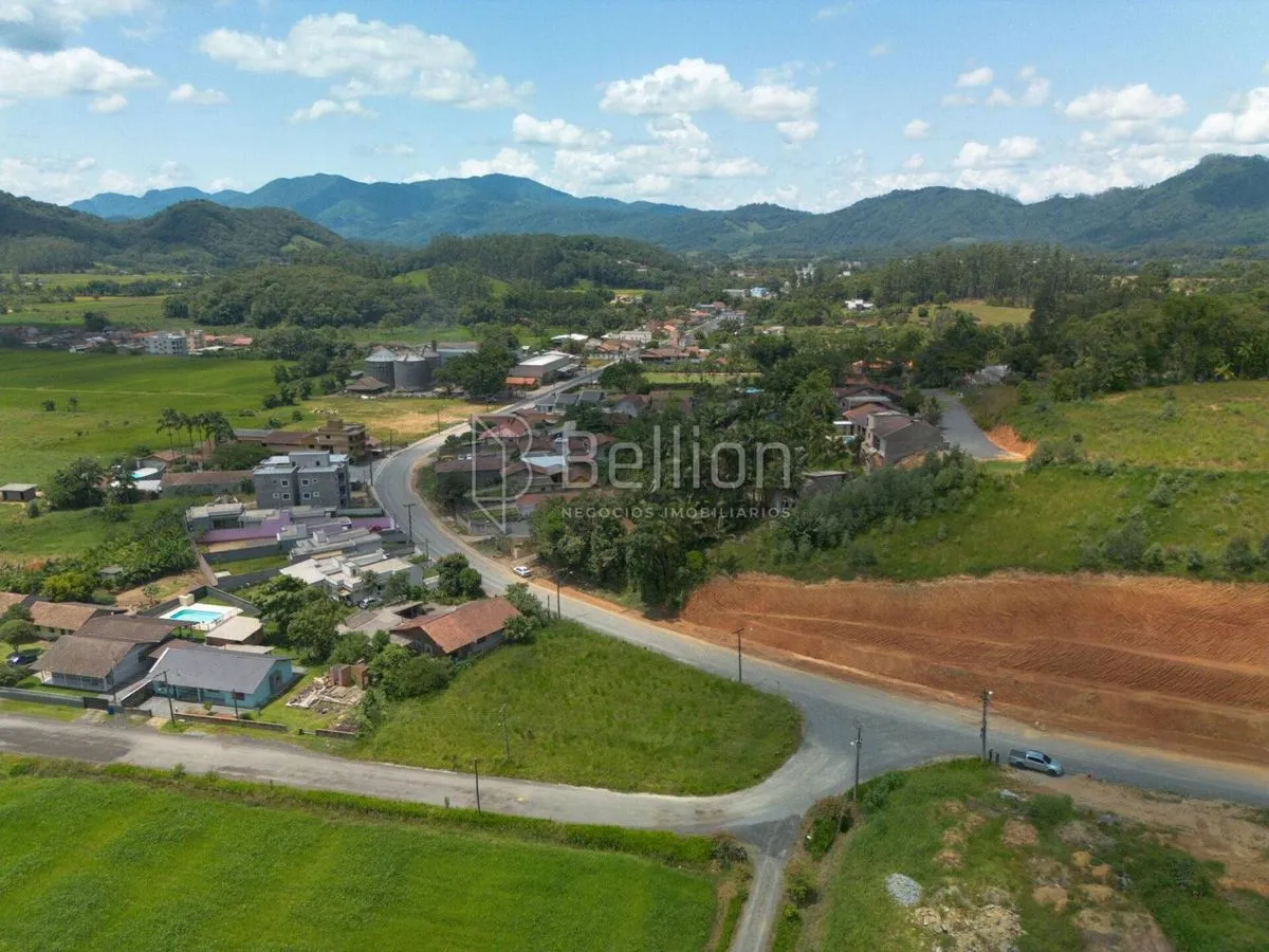 Imagem Terreno promissor para investidores ou para construir a casa dos seus sonhos, esperando por você!